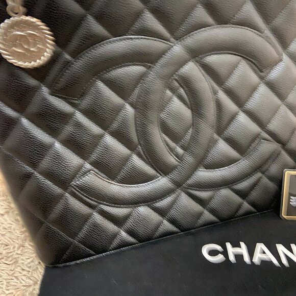 Authentic Chanel caviar leather tote bag with matching wallet - Picture 2 of 9